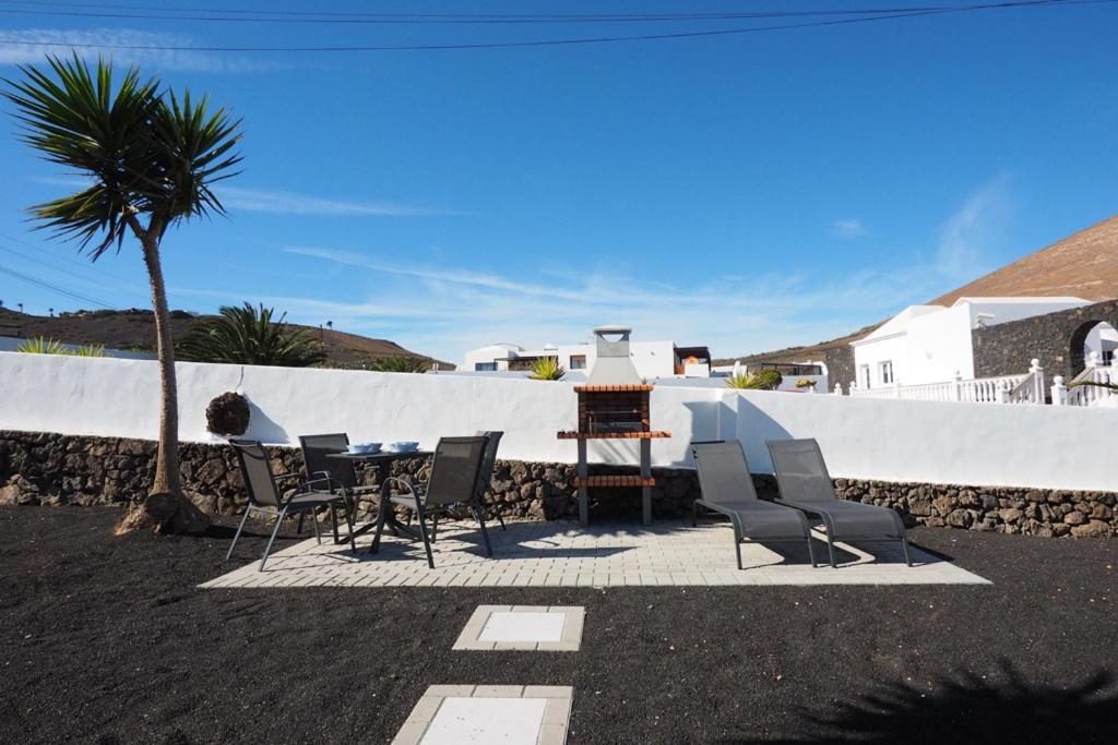 Private Apartment With Mountain And Sea Views, La Asomada, Lanzarote Tías Eksteriør billede